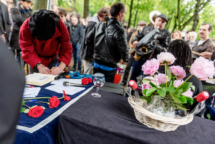 Enterrement de Siné au cimetiére Montmartre