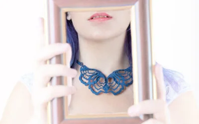 Choker bleu de Caroline Auraix