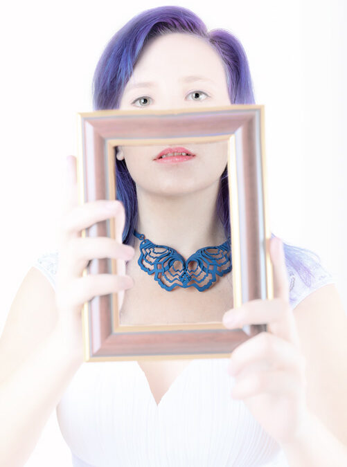 Choker bleu de Caroline Auraix