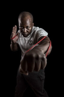 Portrait large d'un instructeur de Krav Maga